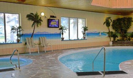 Canway Inn & Suites Dauphin Bagian luar foto