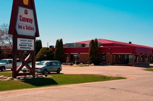 Canway Inn & Suites Dauphin Bagian luar foto
