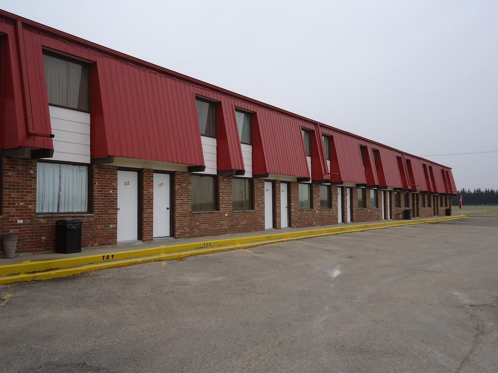 Canway Inn & Suites Dauphin Bagian luar foto