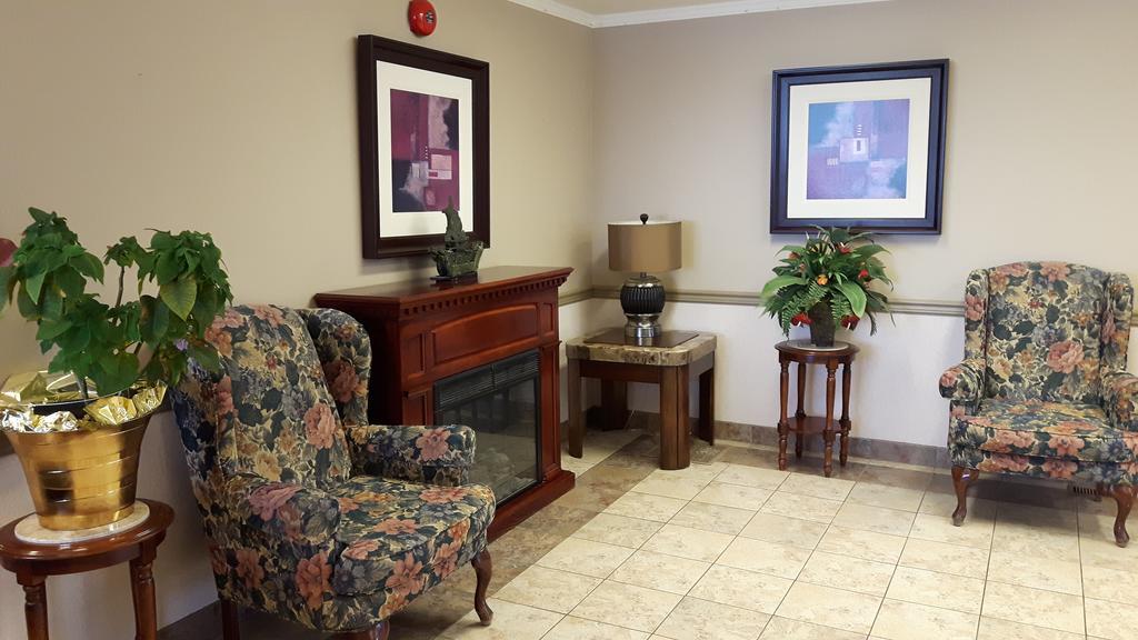 Canway Inn & Suites Dauphin Bagian luar foto